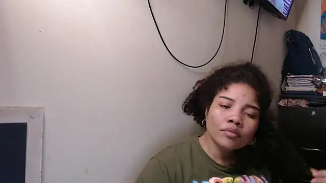 Snapshot of madelene chatting on 8, 12, 2024 madelene online show from 8, 12, 2024