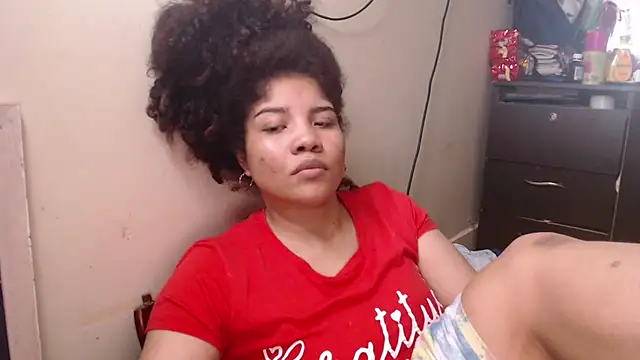 Snapshot of madelene chatting on 11, 12, 2024 madelene online show from 11, 12, 2024