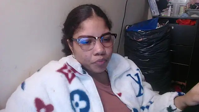 Snapshot of madelene chatting on 6, 3, 2025 madelene online show from 6, 3, 2025