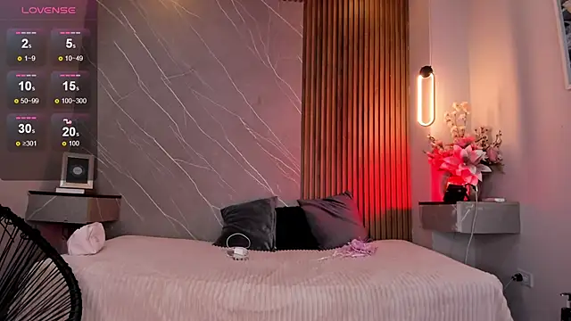 Snapshot of emma__rose1 chatting on 24, 10, 2025 emma rose1 online show from 24, 10, 2025