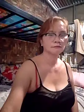 Snapshot of SexyHottMom chatting on 6, 5, 2026 SexyHottMom online show from 6, 5, 2026