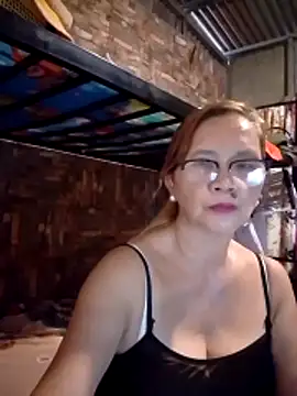 Snapshot of SexyHottMom chatting on 22, 6, 2026 SexyHottMom online show from 22, 6, 2026