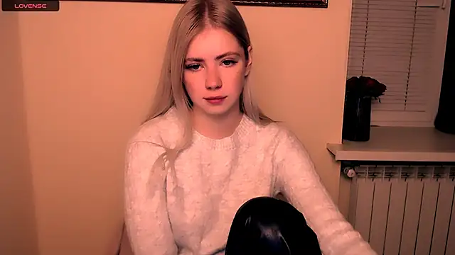 Snapshot of AliceHotty_ chatting on 19, 10, 2025 AliceHotty online show from 19, 10, 2025
