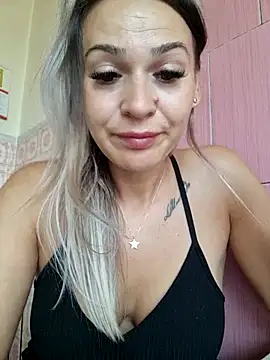 iSelena online show from 9, 9, 2025