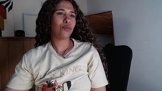 IVONNE COLLINS33 online show from 23, 10, 2025