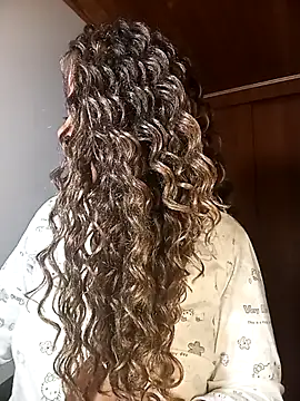 IVONNE COLLINS33 online show from 28, 3, 2026