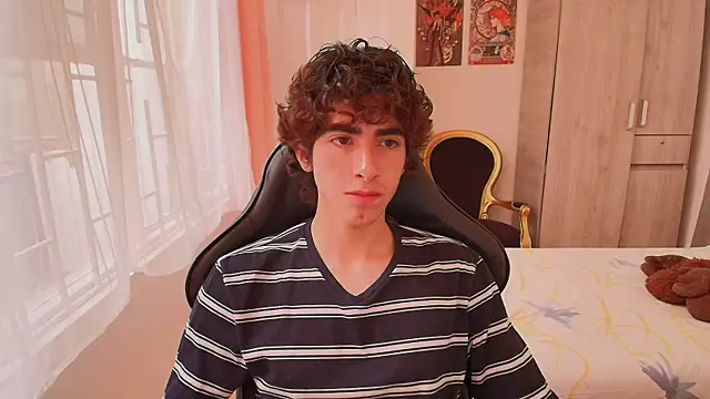 Nude Boy18 online show from 21, 10, 2025