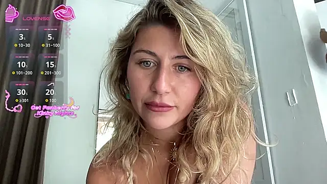 Snapshot of GoddessDove chatting on 25, 11, 2025 GoddessDove online show from 25, 11, 2025