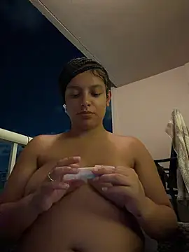 Snapshot of allybluee777 chatting on 5, 7, 2026 allybluee777 online show from 5, 7, 2026