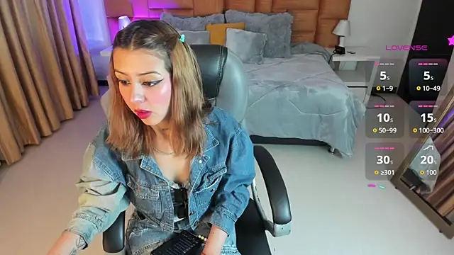 Snapshot of Catti_Brie chatting on 12, 9, 2025 Catti Brie online show from 12, 9, 2025