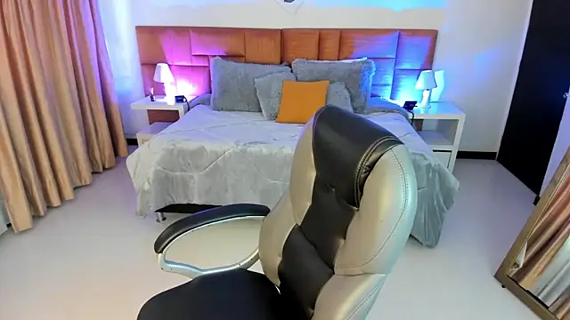 Snapshot of Catti_Brie chatting on 18, 9, 2025 Catti Brie online show from 18, 9, 2025