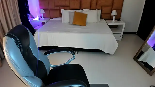 Snapshot of Catti_Brie chatting on 1, 10, 2025 Catti Brie online show from 1, 10, 2025