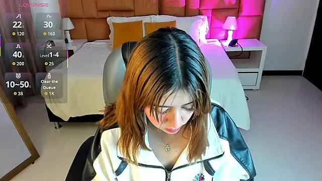 Snapshot of Catti_Brie chatting on 6, 10, 2025 Catti Brie online show from 6, 10, 2025