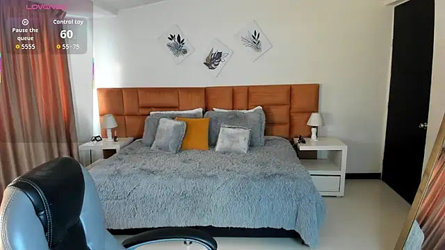 Snapshot of Catti_Brie chatting on 15, 10, 2025 Catti Brie online show from 15, 10, 2025