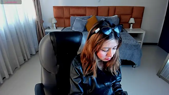 Snapshot of Catti_Brie chatting on 23, 10, 2025 Catti Brie online show from 23, 10, 2025