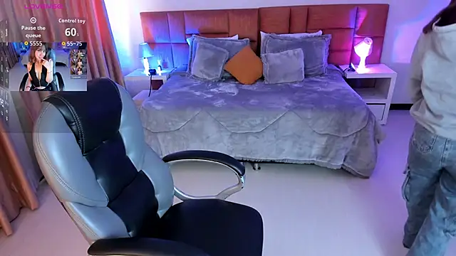 Snapshot of Catti_Brie chatting on 9, 11, 2025 Catti Brie online show from 9, 11, 2025