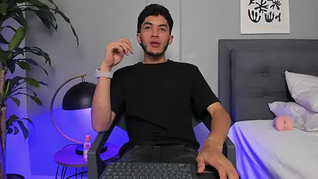 Tylerffoxx online show from 31, 5, 2026