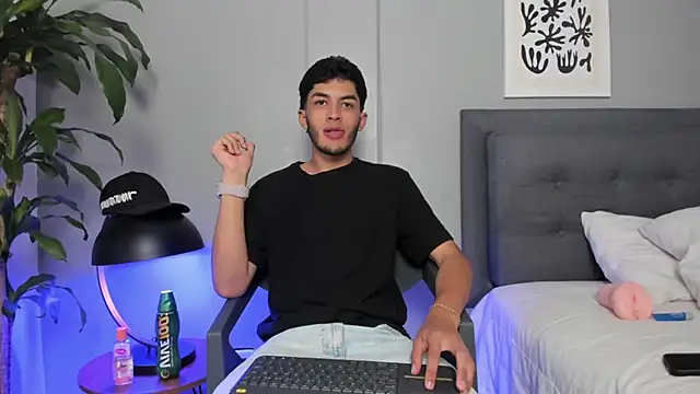 Snapshot of Tylerffoxx chatting on 18, 6, 2026 Tylerffoxx online show from 18, 6, 2026