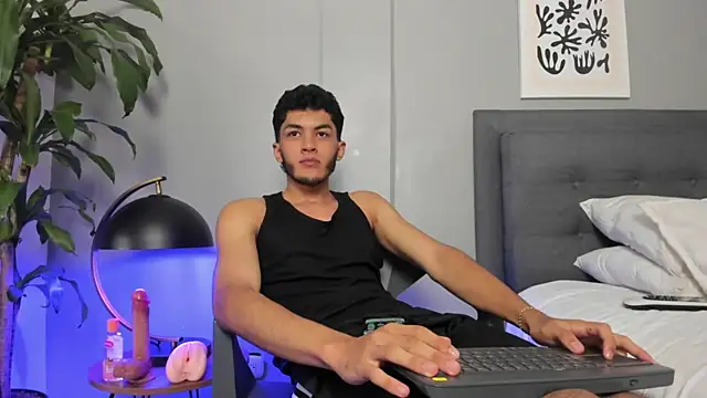 Snapshot of Tylerffoxx chatting on 11, 7, 2026 Tylerffoxx online show from 11, 7, 2026
