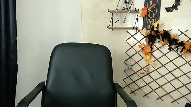Snapshot of Perla_stonex chatting on 17, 10, 2025 Perla stonex online show from 17, 10, 2025
