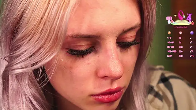 Snapshot of Nelly_Carroll chatting on 10, 9, 2025 Nelly Carroll online show from 10, 9, 2025