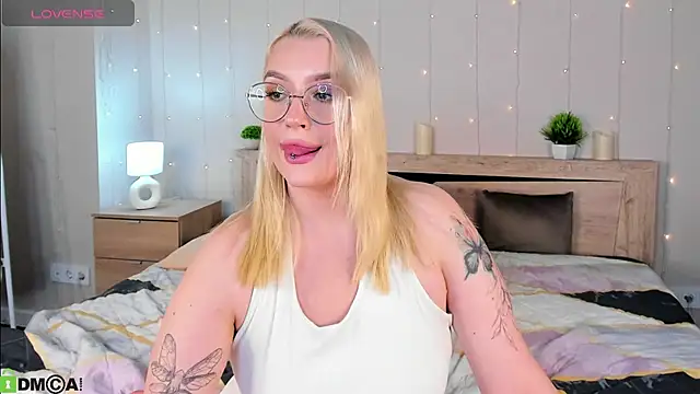 Snapshot of Vickie_Nelsson chatting on 21, 10, 2025 Vickie Nelsson online show from 21, 10, 2025
