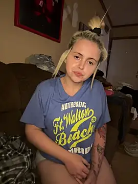 JuicyExxxperience online show from 19, 4, 2026