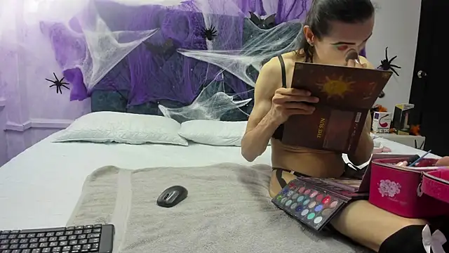 Snapshot of shantala_nastasiia chatting on 28, 10, 2025 shantala nastasiia online show from 28, 10, 2025