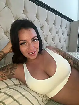 BELLABLACKXUK online show from 22, 4, 2026