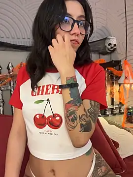 eviegothel  online show from 5, 11, 2025