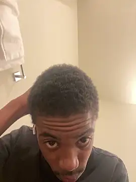 Snapshot of huhgtr chatting on 17, 11, 2025 huhgtr online show from 17, 11, 2025