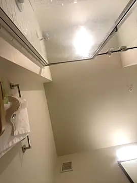 Snapshot of huhgtr chatting on 5, 12, 2025 huhgtr online show from 5, 12, 2025