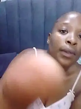 Snapshot of MrsMxx25 chatting on 9, 10, 2025 MrsMxx25 online show from 9, 10, 2025