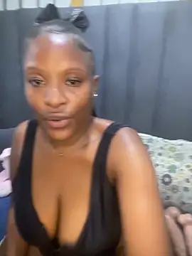 Snapshot of MrsMxx25 chatting on 12, 10, 2025 MrsMxx25 online show from 12, 10, 2025
