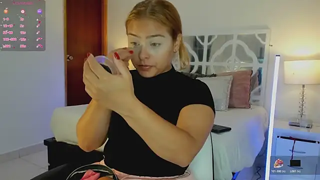 MikaelaStone online show from 19, 12, 2025