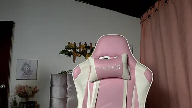 SophiaaLee online show from 15, 4, 2026