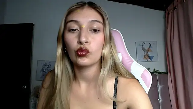 SophiaaLee online show from 24, 4, 2026