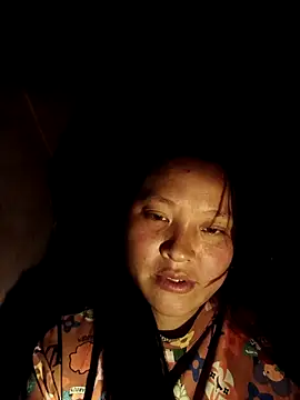 Snapshot of MuiNay chatting on 4, 12, 2025 MuiNay online show from 4, 12, 2025