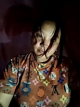 Snapshot of MuiNay chatting on 5, 12, 2025 MuiNay online show from 5, 12, 2025