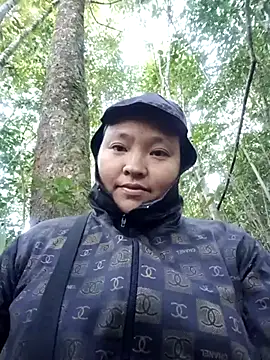 Snapshot of MuiNay chatting on 15, 12, 2025 MuiNay online show from 15, 12, 2025