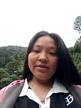 Snapshot of MuiNay chatting on 17, 12, 2025 MuiNay online show from 17, 12, 2025