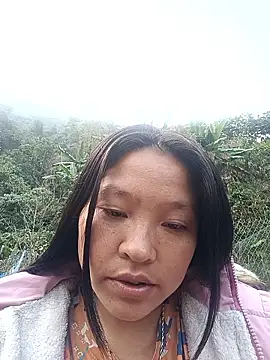 Snapshot of MuiNay chatting on 21, 12, 2025 MuiNay online show from 21, 12, 2025