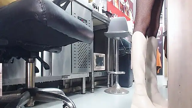 Eileen-L online show from 8, 10, 2025