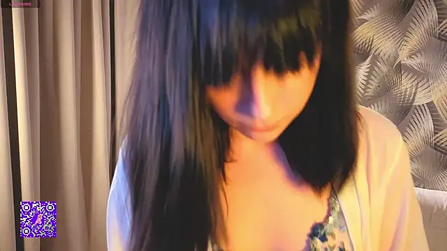 Snapshot of Honeey_Beee chatting on 14, 9, 2025 Honeey Beee online show from 14, 9, 2025