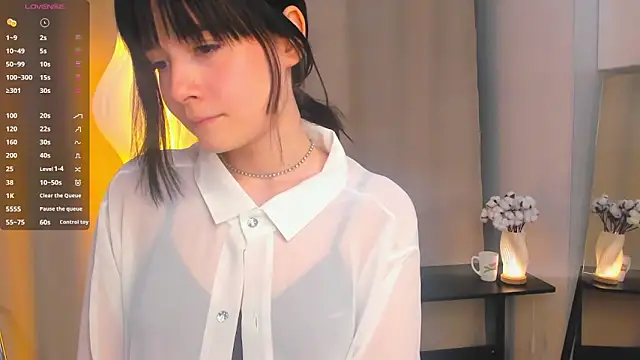 Snapshot of Honeey_Beee chatting on 21, 9, 2025 Honeey Beee online show from 21, 9, 2025