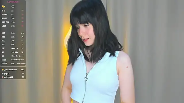 Snapshot of Honeey_Beee chatting on 24, 9, 2025 Honeey Beee online show from 24, 9, 2025