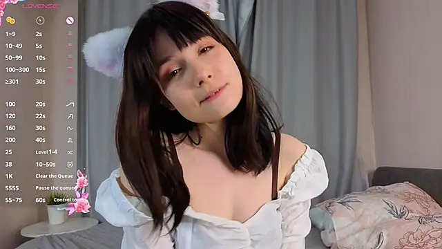 Snapshot of Honeey_Beee chatting on 22, 10, 2025 Honeey Beee online show from 22, 10, 2025