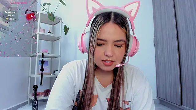 Alana Banana  online show from 2, 10, 2025