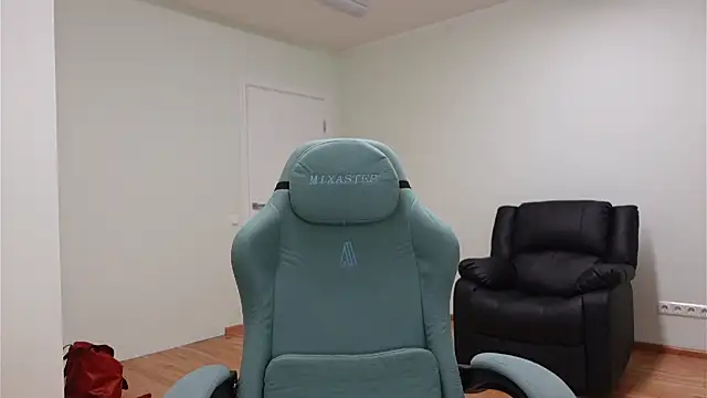 Snapshot of Laura_Chaplin chatting on 25, 10, 2025 Laura Chaplin online show from 25, 10, 2025