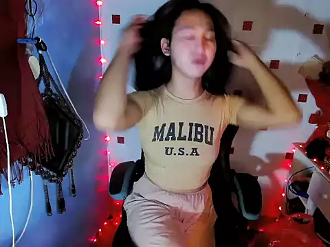 Nathalie Smith19 online show from 19, 9, 2025